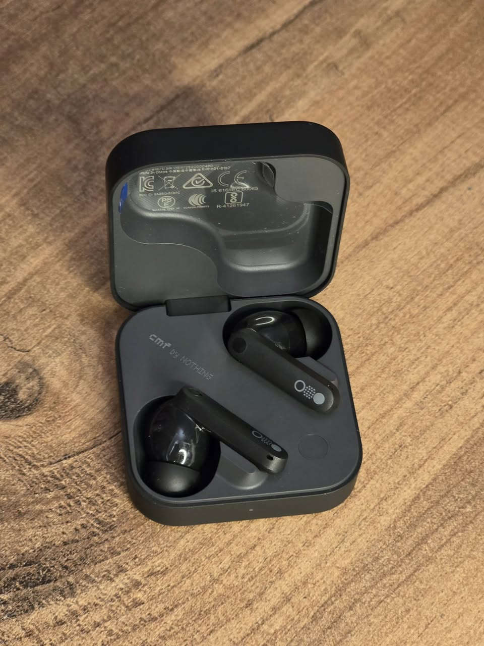 Cmf buds pro 2 by nothing
جديدة بالباكيت مفتوح فقط للتجربة
متوفر توصيل لكل العراق

تتميز سماعات CMF Buds Pro 2 بالعديد من المواصفات، منها إلغاء الضوضاء النشط الهجين الذي يصل عمقه إلى 50 ديسيبل، وجودة صوت عالية مع محركات مزدوجة (11 مم للجهير و 6 مم عالي التردد)، وتقنية الصوت المكاني، وبطارية تدوم حتى 43 ساعة مع علبة الشحن. كما أنها تدعم الاتصال المزدوج وت مقاومة الماء والغبار بمعيار IP55، وتقنية Smart Dial القابلة للتخصيص


**إذا كنت صاحب هذا الإعلان وتريد حذفه لأي سبب، رجاءا أرسل رسالة إلى الدعم الفني**
