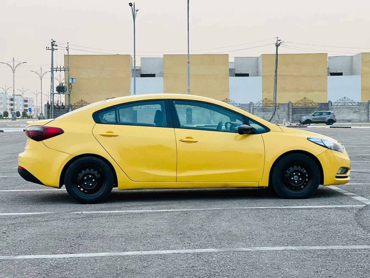 السلام عليكم للبيع كيه فورتي مديل 2015 وارد امريكي حادثه هلال خلفي مكينه كير حداديه جديده تبريد ثلج شاشه جبيره  سستم دمام كامره دواره حساسات خلفيه تخم تاير جديد مكينه2000 لا صرف ولا تبخير  السياره جديده وجاهزه من كلشي السعر 107 مكان السياره كربلاء الستفسار اكثر عل رقم***********/‏‪***********‬‏
