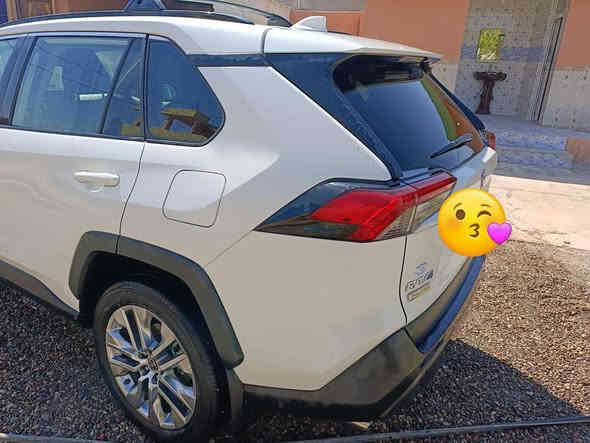 السلام عليكم 

تويوتا راف فور للبيع وارد امريكي موديل 2022فئة xle لون ابيضّ رقم بغداد محرك اربعه سلندر 2500 

 بانزين فقط رقم إنكليزي جديد 

مواصفاته.

 فتحة -بصمه -جنطة كهرباء - داخل اسود جلد كشانه جلد اسود ماشيه 64 إلف كيلو متر

وباقي المواصفات معروفة 

السيارة فول مواصفات  بيه ضررها جوانب يعني البجم كبس 

السعر/ ٢٣٠٠٠ $

للاتصال ***********
