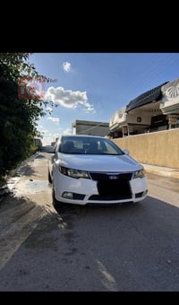 ٢٠١٢ • ابيض • مكينة نظيفة