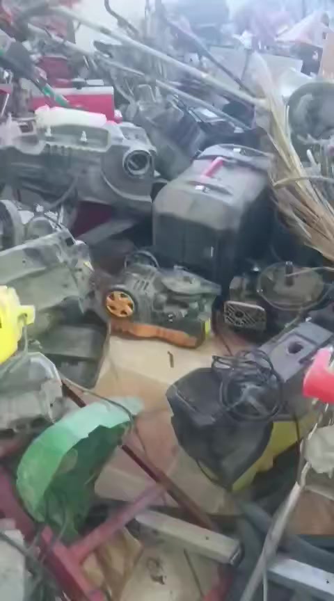 بضاعه تصفيه مخزن فحم ابيعه كلهن شلع هلموجود تطلع حمل كيا تقريبا للإستفسار الاتصال على الرقم ***********
