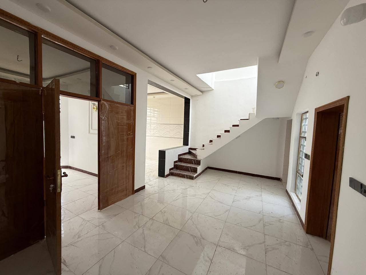 السلام عليكم بيت للايجار 100 متر
ملحق قرية الغدير عمود 310

ما نازل بي اي شخص هسه طلع من المقاول بيت كامل

تواصل
***********
سعر الايجار 250 الف للشهر
