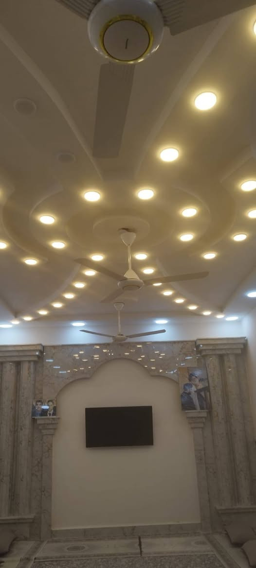 دار للبيع مساحة ٢٥٠ منطقة حجي حسن الثانية الجمعيات ربع سايدات بيه استقبال غرفتين وصحيات 2  صاله ومطبخ بيت مرتب وحلو إتصال ***********
