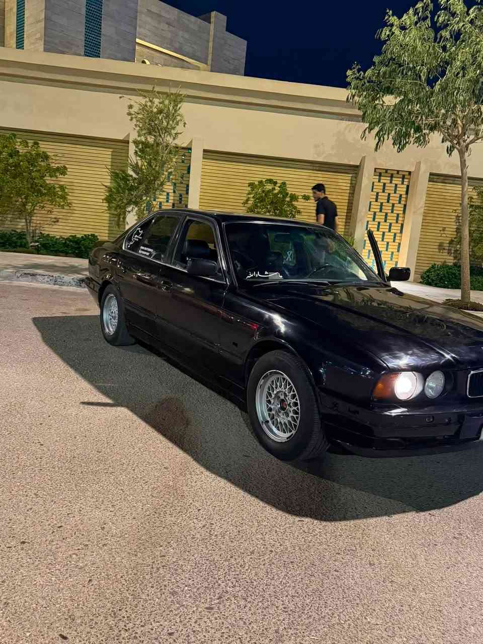سلام عليكم 
BMW/520كير عادي مكينه مسكر 
موديل 1991تبريد شغال كونترول واكف حداديه جديده كهربائيات شغاله مكينه وكير مكفول كشنات كهرباء 
مصبوغه بل جديد الجماليه تعمري جديد سياره جديده وحلوه 
مكان سياره كربلاء السعر 40وبيها مجال المو شراي لا يتعبني 
***********
