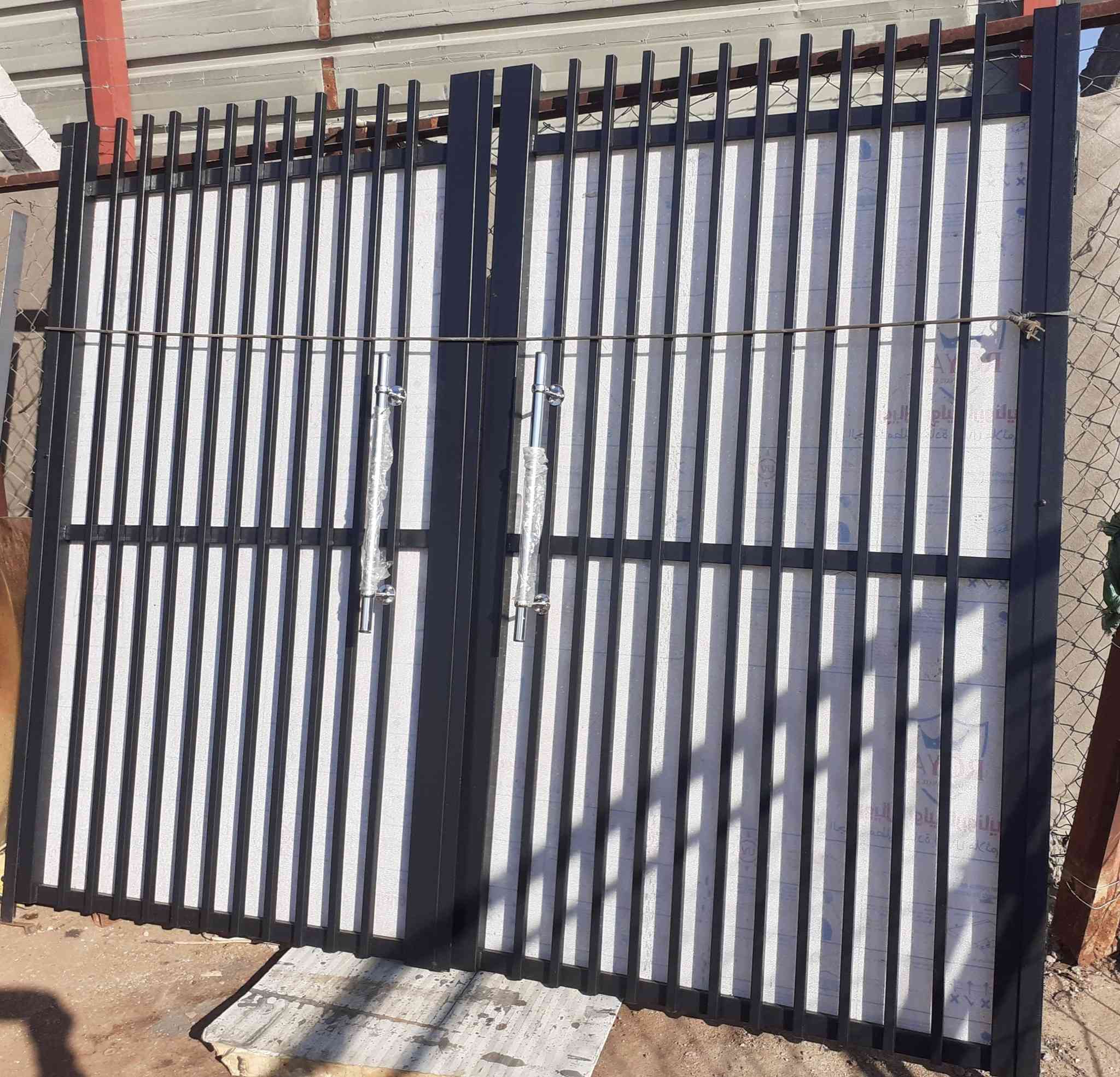 باب خارجي السعر ٢٢٥ بغداد الحسينيه الهاتف*********** العرض مترتين اونص الارتفاع مترتين جديد
