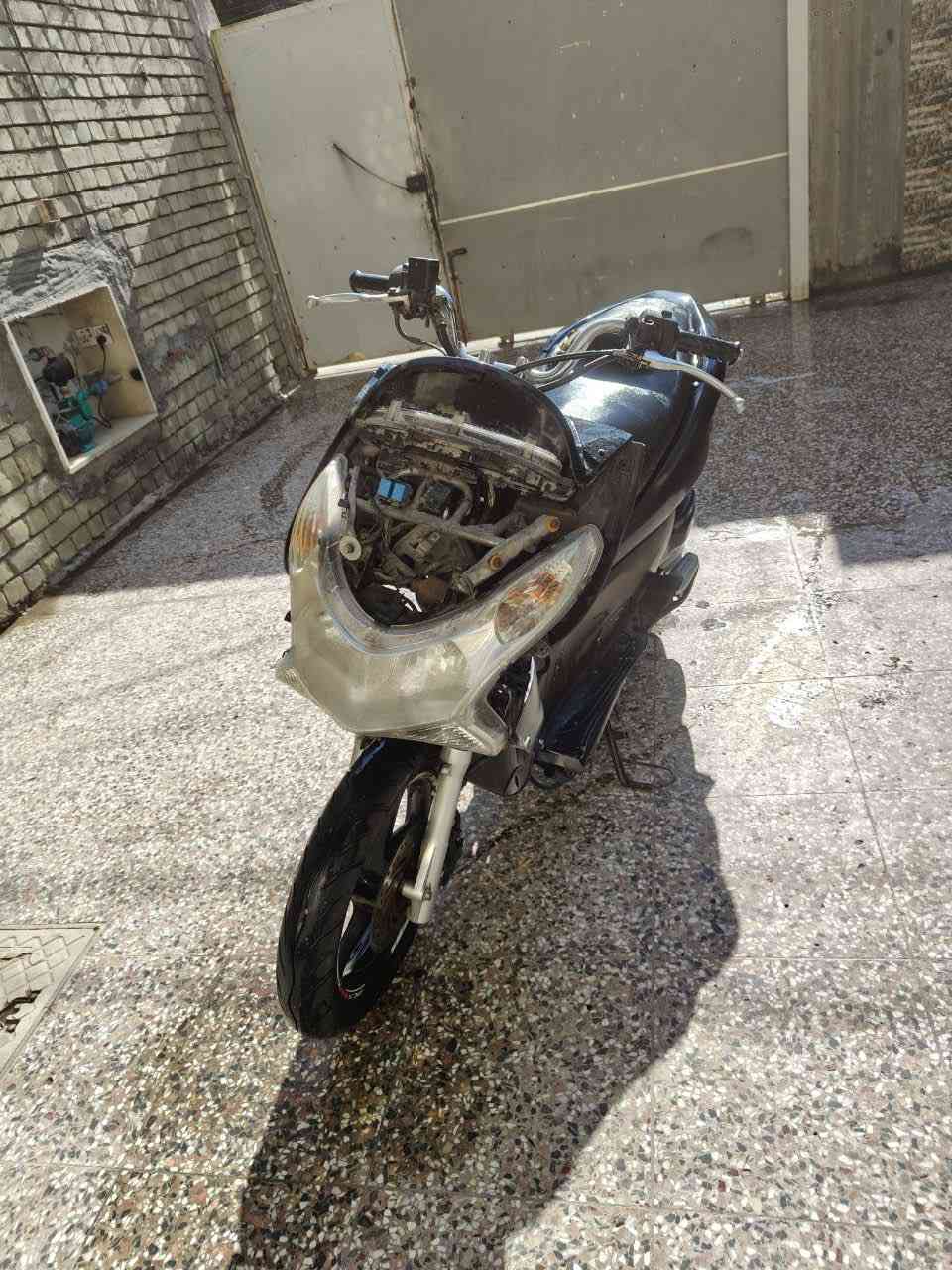 اسلام عليكم Pcx جيل اول  لدراجه كلش حلوه  نقصهة كفرات ففط مكينه ناعمه برغي ممفتوح بيهة شلعه ومعدل لدراجه خير من الله ابد مموكفتني ستان حساس  كهربائي حساس زدحام دواخل بيجي بيهة زينون يشك لشارع سعر 750 ماكو بهيج سعر لو تفر لعراق كله مكاني بغداد العبيدي ***********
