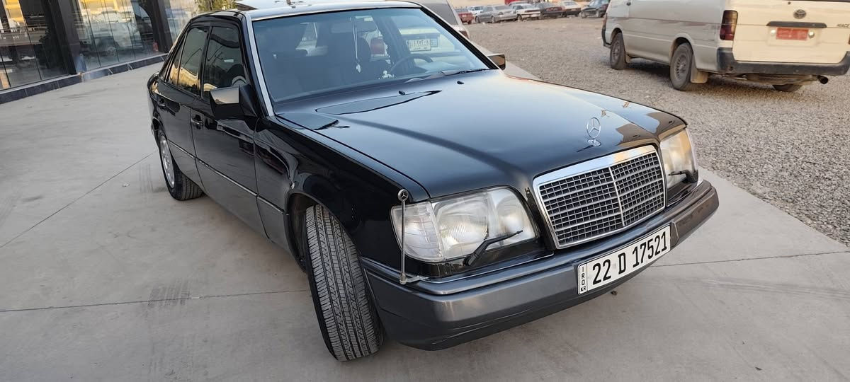 السلام عليكم للبيع مرسيدس دب موديل 93 رقم موبايل ***********
