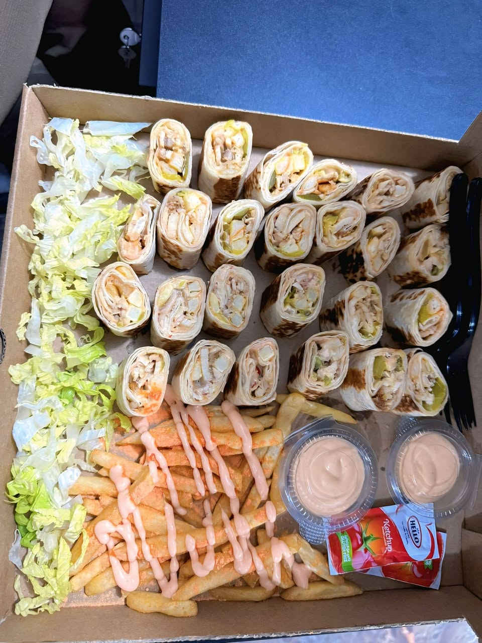 تحية لأهل منطقتنا الطيبين! ❤️🍟
شلونكم جيراني الأعزاء؟ 

إن شاء الله الكل بخير وصحة

حبيت أشارككم بـ [ ماكولات 🔥 Ah2] 

جيرانكم الجديدة اللي تفتح أبوابها الكم بكل حب

إحنا بصراحة ما نعتبره بس أكل سريع إحنا نهتم بأن نقدم لكم شي "نظيف" و"لذيذ" يبيض الوجه وكأنما مسويه بأيدنا بالبيت. أكلاتنا طازجة يوم بيوم والخدمة أكيد تليق بيكم وبكرمكم

كلنا نمر بلحظات "جوع فجائي" أو نكون تعبانين وما بينا حيل نطبخ فـ [Ah2] موجودة لخدمتكم وتدللكم بأطيب [صاج وبرجر رويز]

نحب نشوفكم وتجربون طعمنا، وإذا جربتونا مرة متأكد راح تصيرون زبائننا الدائمين

📍 عنواننا: [الحبانية المفتول قرب اسواق محمد سويد]

📞 للحجز أو التوصيل: [***********]

بخدمتكم دائماً وأهلاً وسهلاً بالجميع! 🌹

