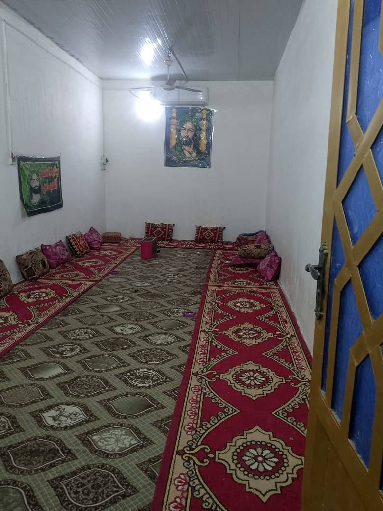 بيت حواسم للبيع خلف مجمع الرحمه غرب شبكه اتصالات مرتضى زياره بالبارك يحتوي ع2غرف هول  وصاله ومطبخ وديوان وحمامات خارجيه وداخليه سقف سندويج ارضيه سيراميك لبيت مرتب السعر 18وبي مجال ***********
