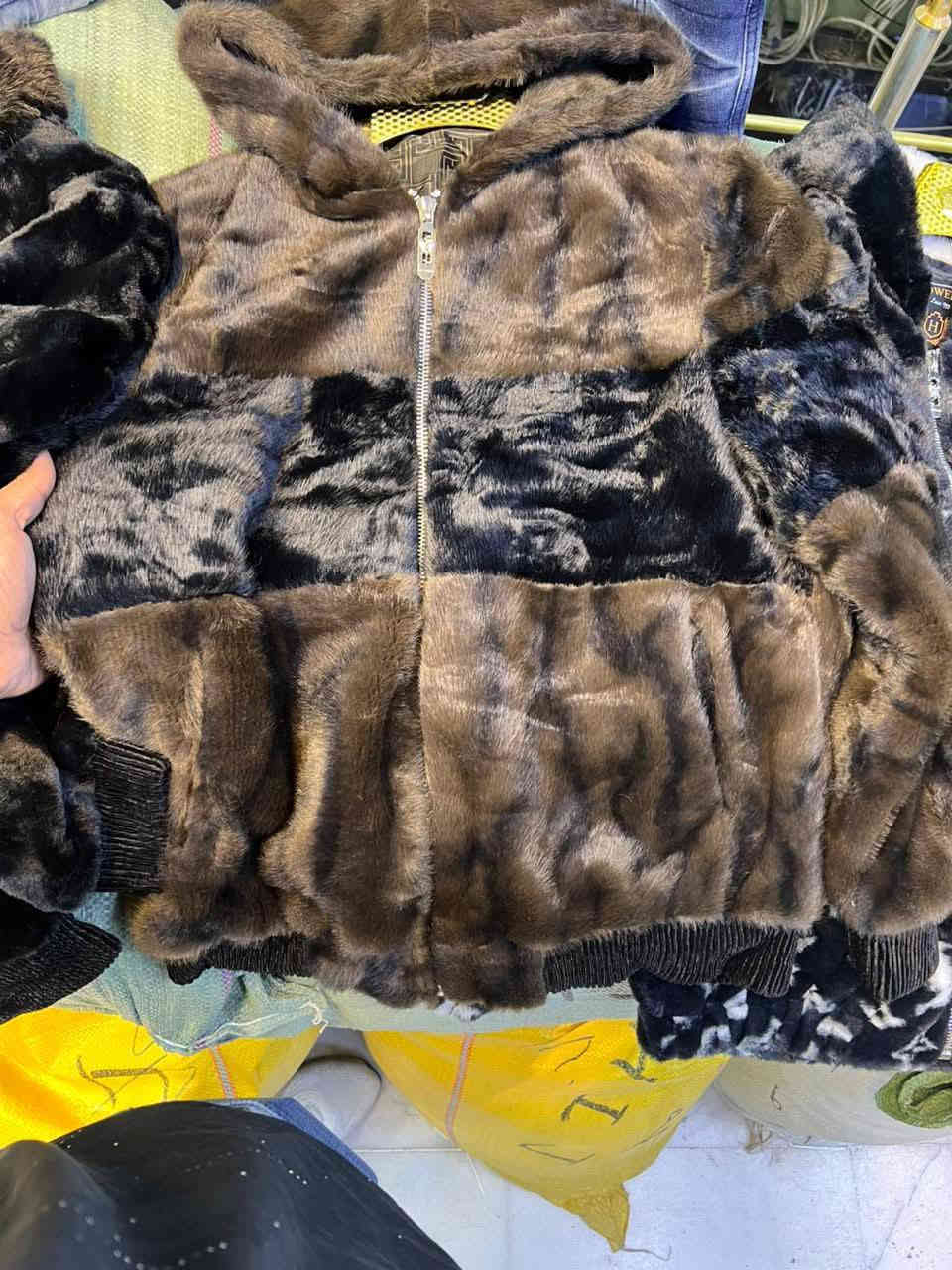 سلام عليكم زبائن الكرام وصول وجبه جديده قماصل 
فرو الصلي ماركه 🤫
داخل محلات ازياء علي الطيب 
بابل محاويل ناحيه الامام مقابل مطعم الشلش 
جمله مفرد 
فقط جديد 💥
تصل بنا على الارقام التاليه *********** واتساب 🙏
***********
***********
***********
فقط يم عالم المركات 
ازياء علي الطيب
