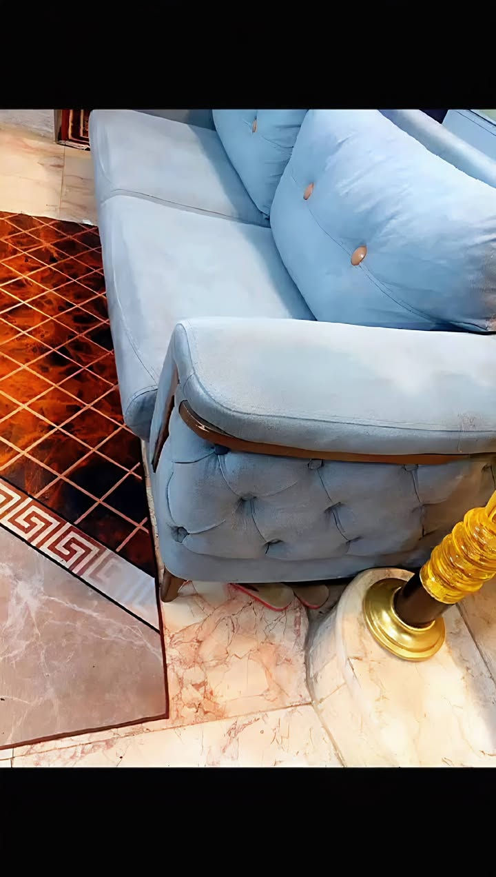 ٨مقاعد تركي سرير ومخزن ب٣٠٠ وبي مجال للتواصل ***********
