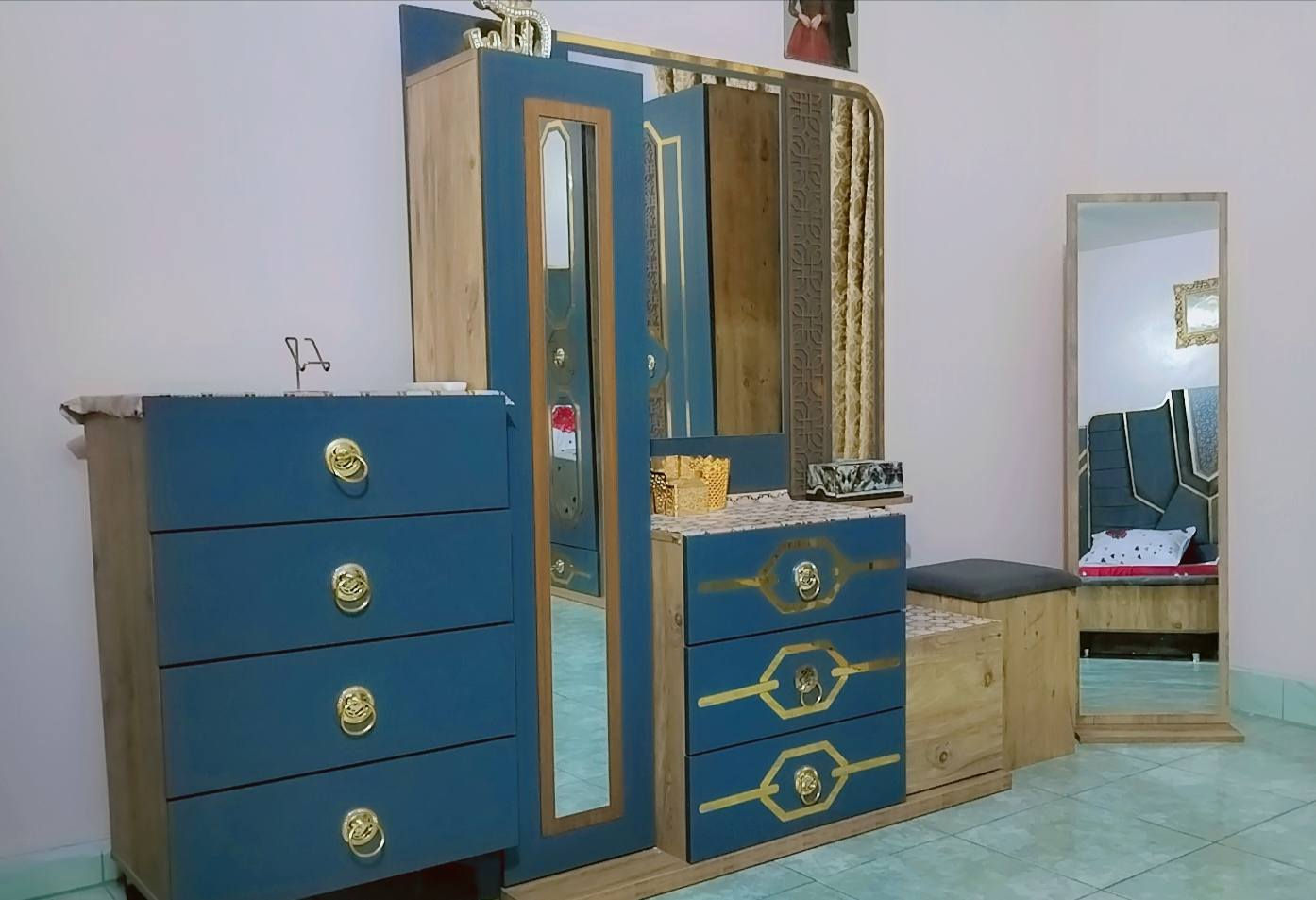 من رخصه الادمن
غرفه اخشاب تركي جديده 
مستخدمه 3 اشهر فقط للبيع
كما موضحه في الصوره 
السعر مليون وميه وبيه مجال 

فلوجه حي الرساله 

للاستفسار  ***********
