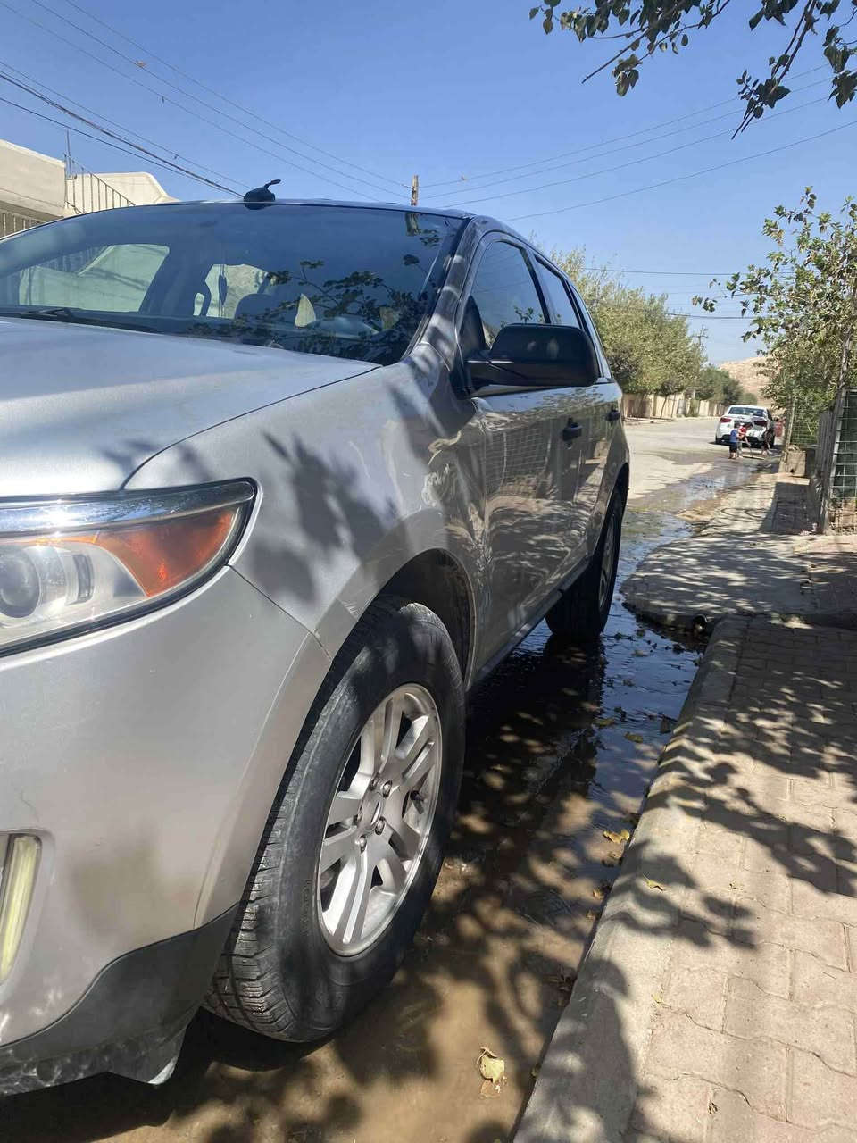 فۆرد ئیدج٢٠١١ 
تۆماتیک 
جام کارەبای 
ناو رەساسی 
تەبرید مەرکەزی 
دۆسەی لای سایەق بۆیاخ 
دەرگای لای سەکنی گۆڕاوە بە بیلادی 
سۆنەری دانراوە 
٤ تایەی تازە 
بەشەرتی گێڕو مەکینە 
بەشەرتی تەحویل و غەرامە 
نزیکەی ٧ ساڵە لای خۆمانە 
ماڵی دۆست
90$معامەلەیەکی کەم 
***********
