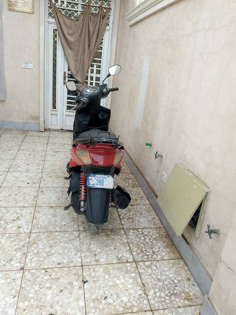 دراجه سكنس فحل ياباني سرعة 140 مكينه بلاديه ما مفتوحة ابد ناعمه شلعه قويه كهرباء كوله شغال نكره سلف هندر اوراق بسمي الدراجه كامله نضيفه السعر 450 بغداد الشعب رقمي ***********
