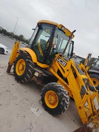 حفاره جي سي بي للبيع 2003 07703228621