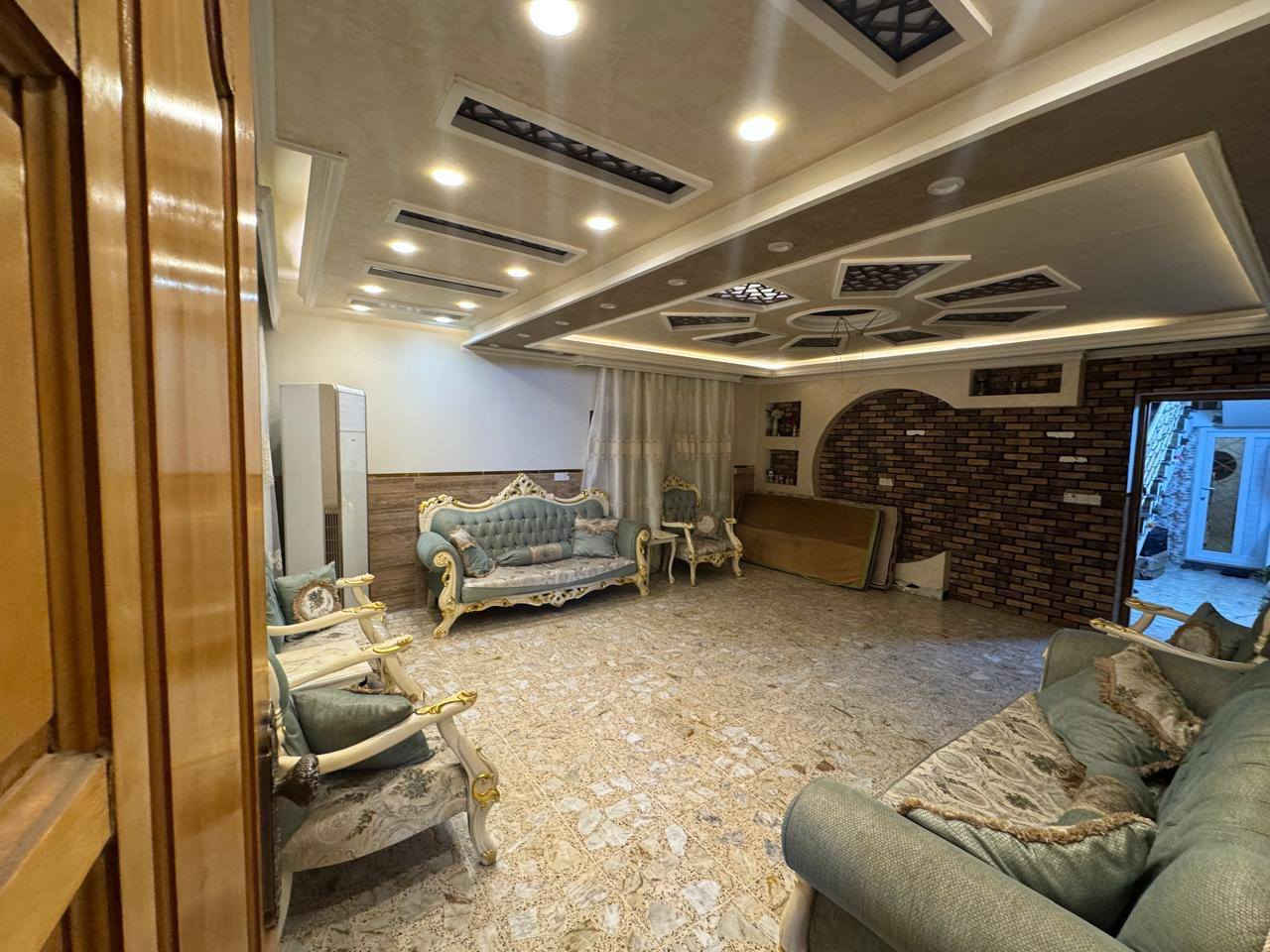 🏡 إعلان بيع بيت سكني
دار للبيع – البلديات / 9 نيسان
السلام عليكم
دار مساحة 300 م² (خلفي) في البلديات – 9 نيسان، قرب حسينية علي بن موسى الرضا.
الدار مرمم حديثاً (22) وبحالة جيدة.
💰 السعر: 380 مليون
يوجد تفاوض بسيط على السعر.
📞 للاستفسار: التواصل خاص أو اتصال.***********
