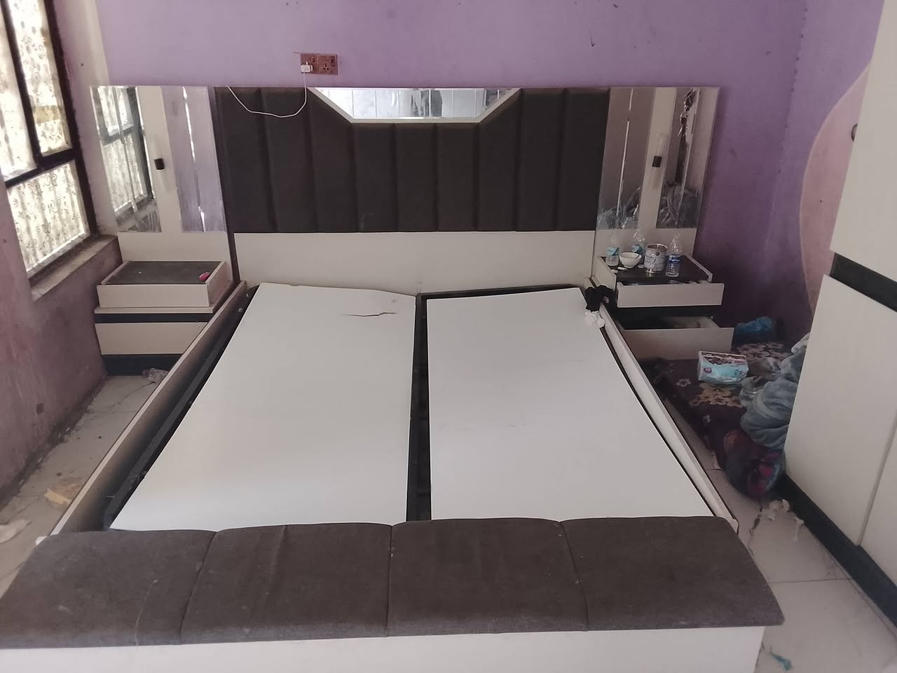 غرفه نوم تركيه مده الاستعمال ٩ اشهر شد الشركه مامفتوحه بس جك الجربايه طاك ونضافتهه شوفته عينكم بيع مستعجل السعر ٦٠٠ وبيهه مجال بصيط مكاني دوانيه جديده قرب رءاسه الصحه فرع السماجه 
***********
