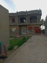 الصوفيه • بيت طابقين • سياج وباب