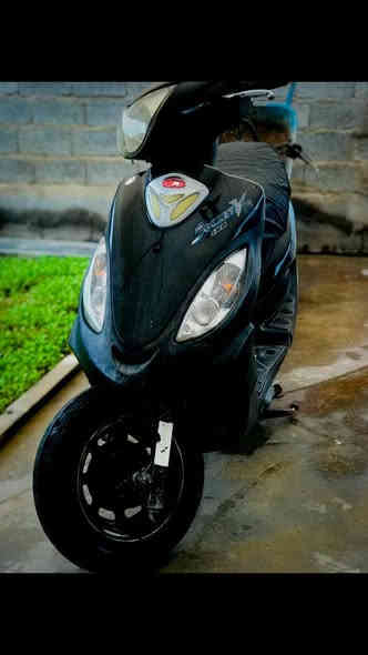 السلام عليكم 
دراجة V2
للبيع 
صارلها يومين من جفتت
سعر 450. وبيه مجال
المكان الرفاعي 
***********
