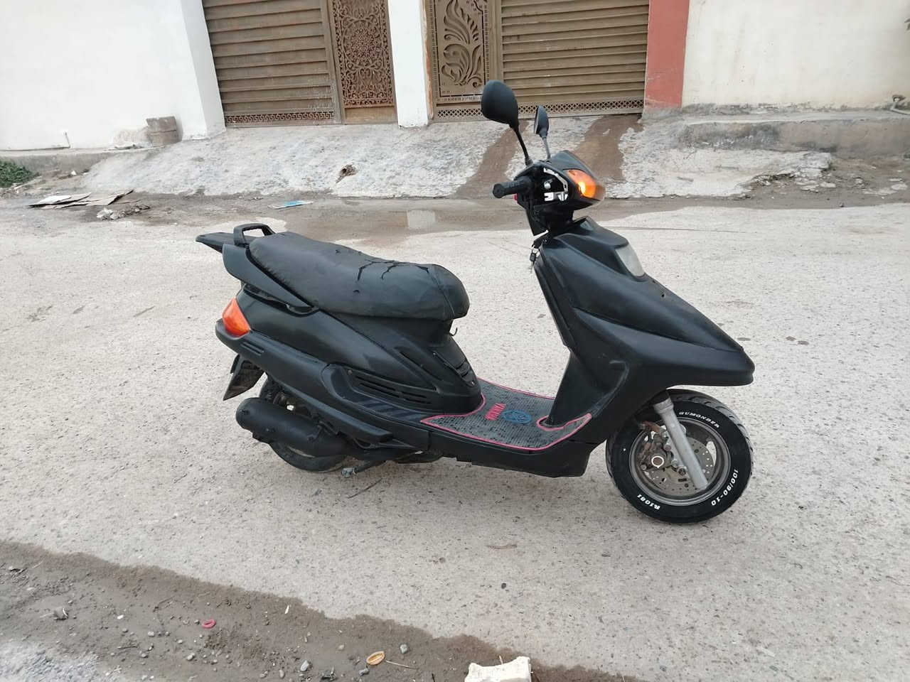 السلام عليكم
دراجه فراشه فضائي سرعه  140 محرك مكفول لاتنقيص ولا تبخير سلف هندر شرط دفره وحده شغالات والماطور كهربائيات كله شغاله عدا آلاشاير كيج بانزين شغال دبلات اماميه وخلفيه جدد لايت شغال بك لايت شغال  تايرات جدد شديتهن  استانات تعليك وصفح شغالات قبق البانزين والجنطه علسويج كفرات كلها بلاديه والدراجه مكمله والصور كدامك والدراجه انضف من الصور

السعر 300 وبيها مجال للطيبين 

👍 مكاني اسحاقي مركز ناحيه شارع العام 
للاتصال علرقم ***********
