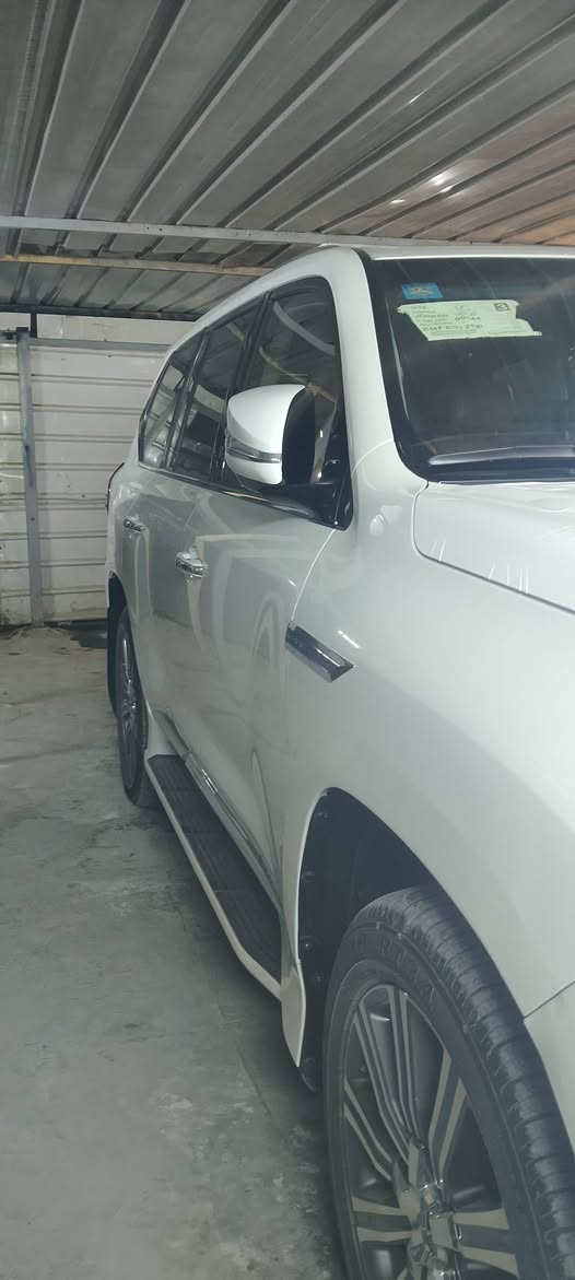 لكزز 17سوبر سبورت فول للخير شتريد بيها معروفه مواصفات لكزز بغداد الدولي بسمي ماشيه 120مكفوله من صبغ ولفتح فقط بارد وشرط سونر المندلاوي وبيها فحص المندلاوي وتعرفون فحص المندلاوي بارد لبنيد بدايته  وبي تكحيل بدايته اقل شبر بغداد مكاني السعر 670وبيهامجال بسيط ***********
