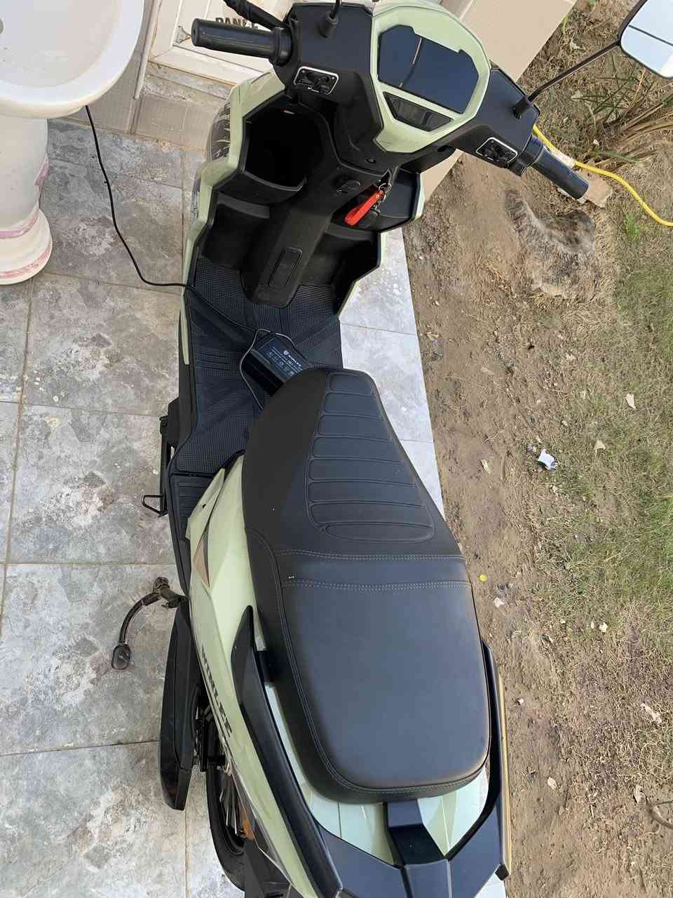 دراجه شحن للبيع موديل2025سكنس بعدهي جديده حيل مستخدمه قليل بطاريات جدد بعدهن الدراجه كلشي بيهه شغال مكاني الطارميه إذا مراوس هم أراوس /***********
