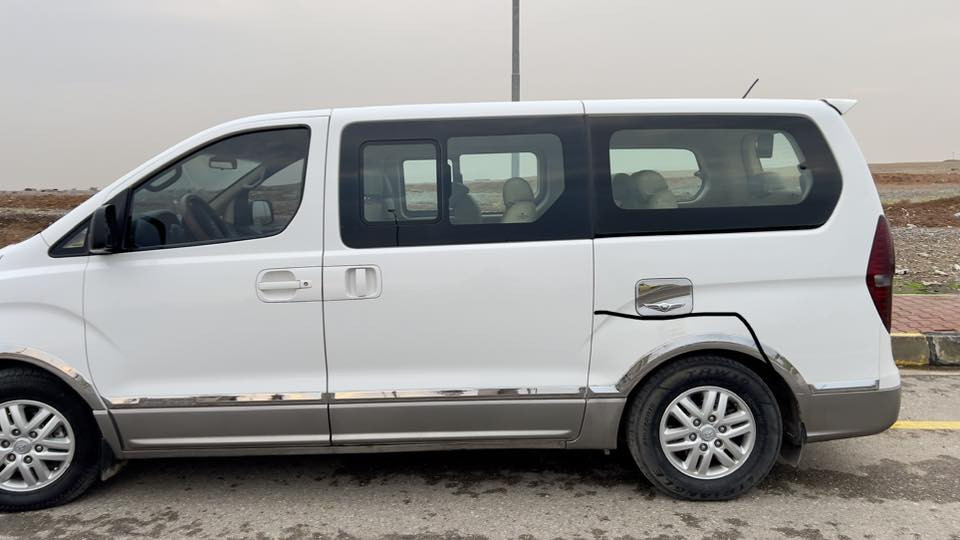 ستاركس 2018    H1    رقم شمالي أربيل                                 السيارة جاهزة ماشيه 160 
محرك معمر جديد اليوم 
بيها شبرين صبغ بالجاملغ الخلفي موضح بالصورة 
السيارة جاهزة ما ينقصها شي 
و بيها حصة كاز 
السعر : 210 
الرقم : ***********
مكان السيارة موصل
