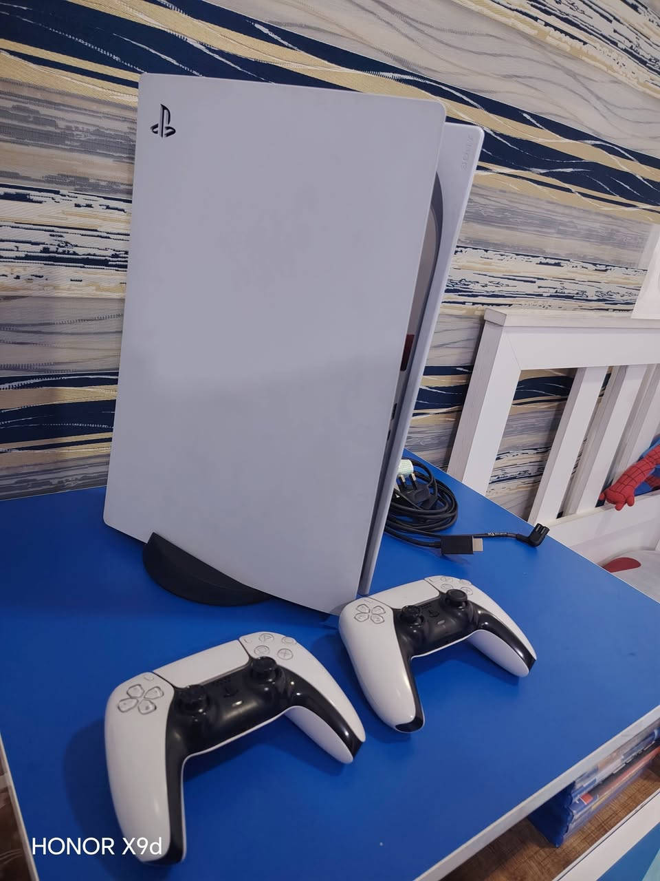 PS5
اخو الجديد العام اشتريتة  وياه يديتين و
 ٨ اقراص  والكارتونة موجودة 
السعر ٨٠٠ الف قفل   مكاني البلديات


**إذا كنت صاحب هذا الإعلان وتريد حذفه لأي سبب، رجاءا أرسل رسالة إلى الدعم الفني**