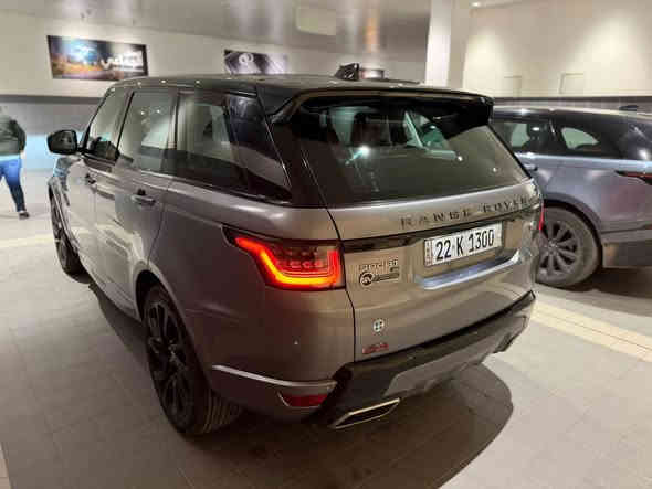 رانج سبورت HSE خليجي سردار 
رقم جداً مميز موديل 2020 
مكفولة كفالة عامة
السيارة داخل الضمان وعلى ايد وحدة من الزيرو الى الان وبانزين فقط سوبر
 برغي نقص مابيهة بوضع الشركة
فول مواصفات 1/1 
بانوراما وداخل احمر وجكات و٥ كامرات
بصمات ودخول ذكي - شاشات وكيجات الكترونية 
دوسات كهرباء - ابواب شفط
 اوتو بارك 

مكاني بغداد زيونة للاستفسار
***********
