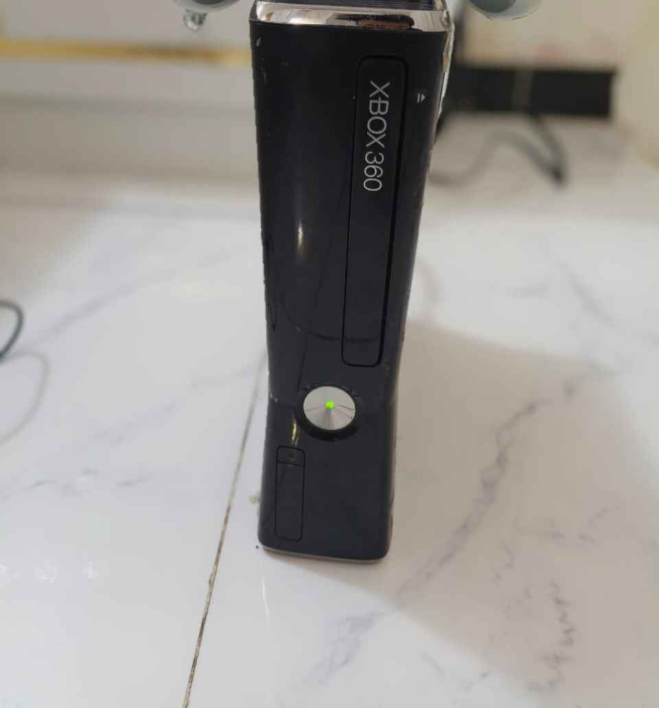 اكس بوكس 360 سلم مهكر وبي ٤٢ لعبه 
العنوان بغداد
السعر ١٢٥ الف يوجد توصيل بغداد وديالى فقط 
رقم هاتف *********** بغداد, العراق
