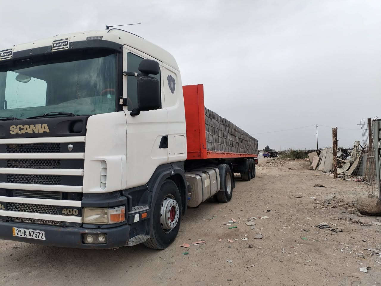 للبيع راس تريله+ ثنين عرباين سكانيه بومه فقط الراس موديل ٢٠٠١ رقم سليمانيه تحويل مباشر تخم تاير سياره جديده سعرهه فقط الراس ١٢٠ ورقه +للبيع عربانه اوربيه تخم تاير مصارله شكم درب جوبلس برميل منظومه هوه وبريك كله فول بيه فطر ومصلح  سعرها ٣٥ ورقه +للبيع عربانه حداديه ثلاث محاور شاصي ١٦ عربانه جاهزه بريك وكهربائيات سعرها ٤٠ ورقه  واي استفسار *********** مكانهن  بغداد شارع السياحي.
