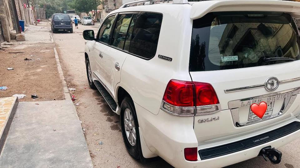 سلام عليكم 

لاندكروز ستينية اصلية 2011 

مكفولة كفالة عامة ملاحظات بسيطة بيها

لايت زنون 
بصمتين 
كشنات بقلاوة جلد كهرباء 
فتحة 
ستة اسلندر 
هواي بية مواصفات معروفة مواصفات لاندكروز الستيني 
سيارة كلش كلش حلوة ونظيفة سونارها موجود اي تبديل وصبغ مابيها 
السعر 37 
للتواصل***********
