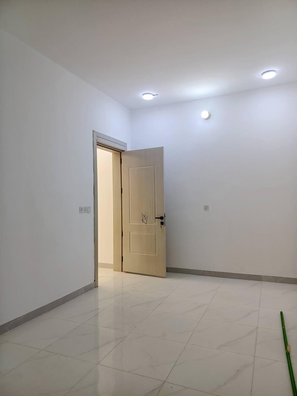 ياالله 

يوجد لدينا بيت للبيع حي ميسان خلف سكله الكرعاوي مساحه 60متر ركن طابو زراعي يحتوي على غرفه وصاله ومطبخ وصحيات صب كونكريت ارضيه بورسلين جدران سيراميك سقوف جبسن بورد شغل درجه اولى السعر المطلوب 31مليون قفل قفل قفل غير قابل للتفاوض 

للاستفسار والمعلومات الاتصال بنا ع الارقام التاليه 

***********

***********

***********

او مراجعه مكتب ألروان للوساطه العقاريه والمقاولات العامه 

عنوان المكتب حي ميسان ع الشريط قرب صيدليه الشراع مقابل الاستداره مباشر 

عندك بيت عرصه للبيع راسلنه وات ساب وتدلل
