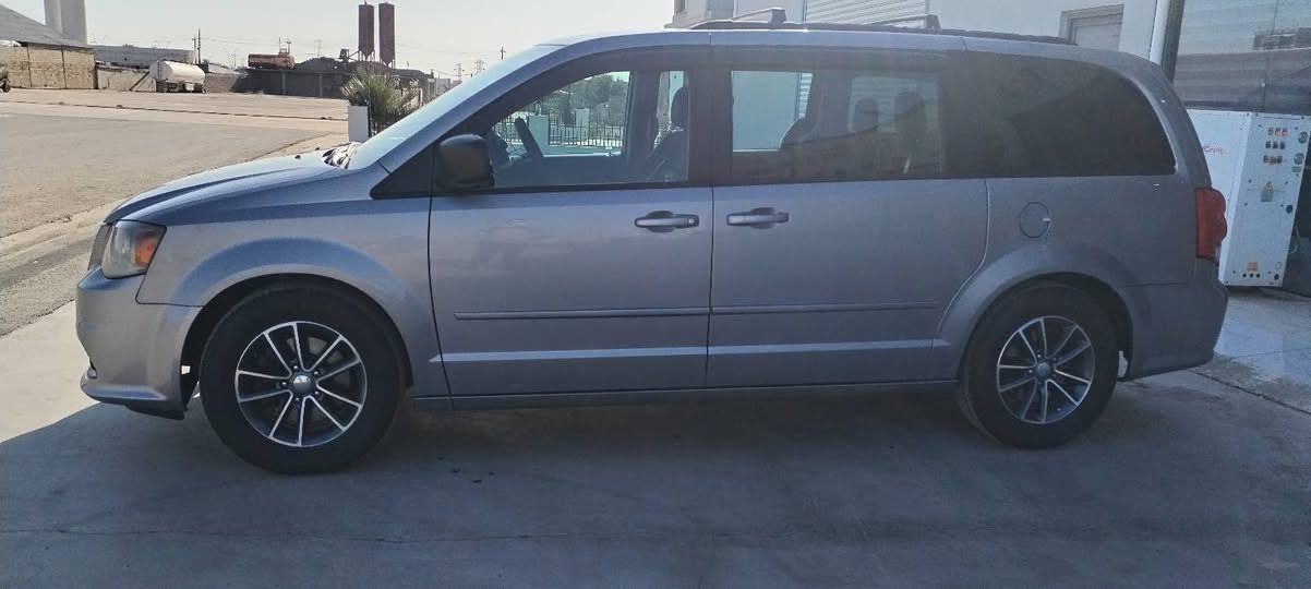 السلام عليكم دوج كرفان موديل 2017 لون سلفر المرغوب محرك 3600 وضع شركه كير قبل ٨ ايام بدلتها جديد بشرط السياره نظيفه رقمها دهوك هزه جديد بأسمنا السياره بشرط التحويل  تاريخ انتهاء السنويه 2031 بيها 3 قطع صبغ بخ بدون دواخل وبدون ايرباكات بشرط ماشيه 165 الف كيلو متر
مواصفات السيارة :
شاشه قلاب
كشنات منفصل بلع سياحي
تبريد 3 قطع
تحكم استيرن جهتين
كروز مثبت سرعه
تشغيل عن بعد
دبل اسويج
سبعه راكب
كامره خلفيه
جامات اوتو
شاشه خلفيه
جامات خلفي كهرباء فراشه
مري جانبيات كهرباء
السعر 157 وبيها مجال
*********** 
مكلف بالنشر
