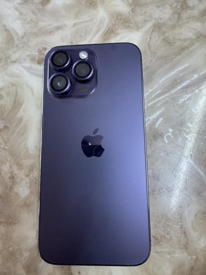 السلام عليكم ايفون 14 برو ماكس للبيع نضاقة 100/100 مستعجل عل بيعة شرق اوسط اصلي***********
