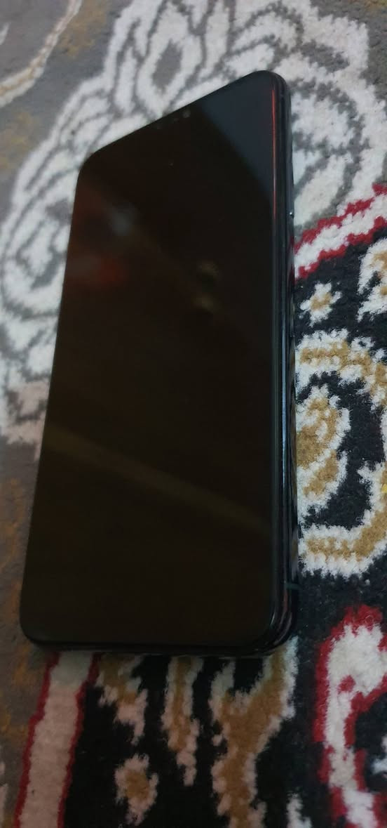 السلام عليكم من رخصة الادمن ايفون 11 بروماكس لون زيتوني نضيف الجهاز بس مبدل شاشه ومبدل بطاريه بس نضيفات كاملات والظهر بي فطر من يم الكاميرا بس مامأثر عل كاميرا نهائياً  مثل مامبين يمكم بالصور الجهاز حيل نضيف سعره 350 وبي مجال ما اجاوب عل فيس  للإتصال على هذا الرقم ***********
