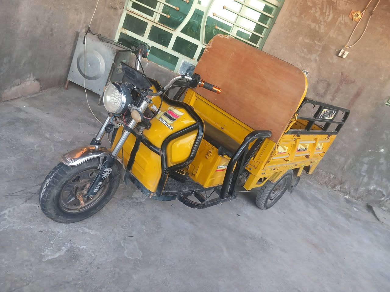 ستوته للبيع نظيفه بطاريات على الفحص السعر 650 وبيها مجال حك الجيه مكان ابو غريب حي الرساله تراوس عادي *********** واتساب ***********
