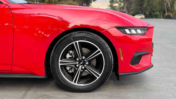 Ford mustang 2024 
السيارة بيها ٢ قطعة صبغ باب و جملغ الارباك مال دكمة طاك 
السيارة ماشية : 10000 mi
السعر : 27500$  
الهاتف : *********** دهوك
