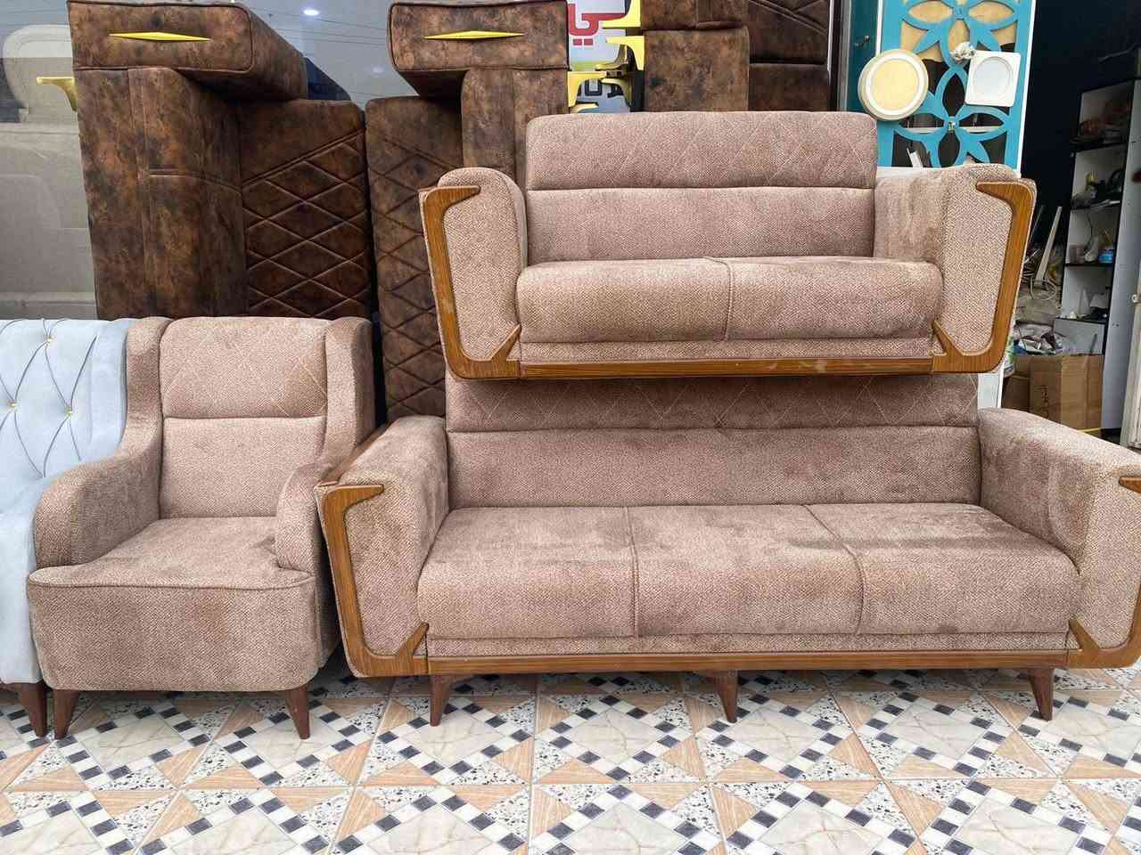 تحطيم الاسعار اي تخم 550 الف فقط
تخم مودرن جديد شرط كله ابلوك اسود
5 قطع 10 مقاعد
تخم كامل ١٠ مقعد ٥ قطع ، قنفتين ثلاثية ، وقنفة ثنائي ، وكرسيين مع 6كوشات هدية
مواصفات الطقم:-.
1-الاسفنج مميز اول ضغط عالي 
2-الخشب بلوك اسود + جام روسي
3- قماش كتان تركي ، خاولي 
مـجمـع علي الشويلي
ناصريــــــة  شــــارع 30
 مجاور مكتب الصدرين للعقار

*********** 
***********
