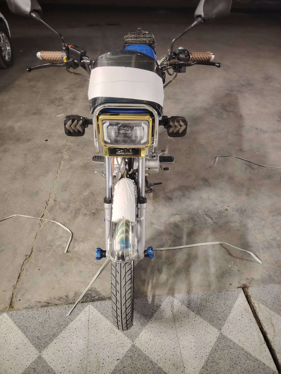 للبيع ايراني بور سبوت جديده فول موديل 25 محرك 200 سعرها 900 شراي اتصل *********** اني من الرمادي حي التأميم بصمت ٢ سويجات ٢ بعدها زيرو
