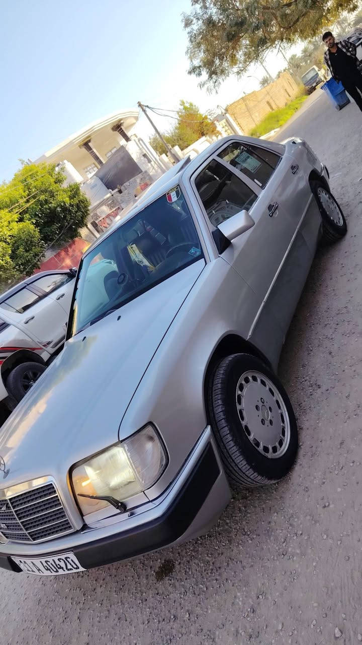 اللهم صل على محمد وآل محمد
مارسدس 1993. مكفوله كص نقل ضربه صبغ جماليه فقط. قواعد تبل بلاد شركه لا طاكه ولا مخيسات
رقم بغداد نكليزي. سنويه( ٣٢)
كير محرك ثنين ونص ديلكو قبق اسود كفاله
تبريد تدفئه حداديه 100/100تخم تاير جديد
كشنات جلد  تحكم كهربائي فتحه سلايت طكتين مع سحب اريل كهربائي تحكم مرئي سنتر لوك
لايت زنون عالي ناصي جام اربعه كهربائي مبيها كلوب طافي
سياره جاهزه مال جناي.. السعر المطلوب( ٦٥)
المكان ناصريه قلعه سكر غير متواجد على النت الاتصال على الرقم ***********
