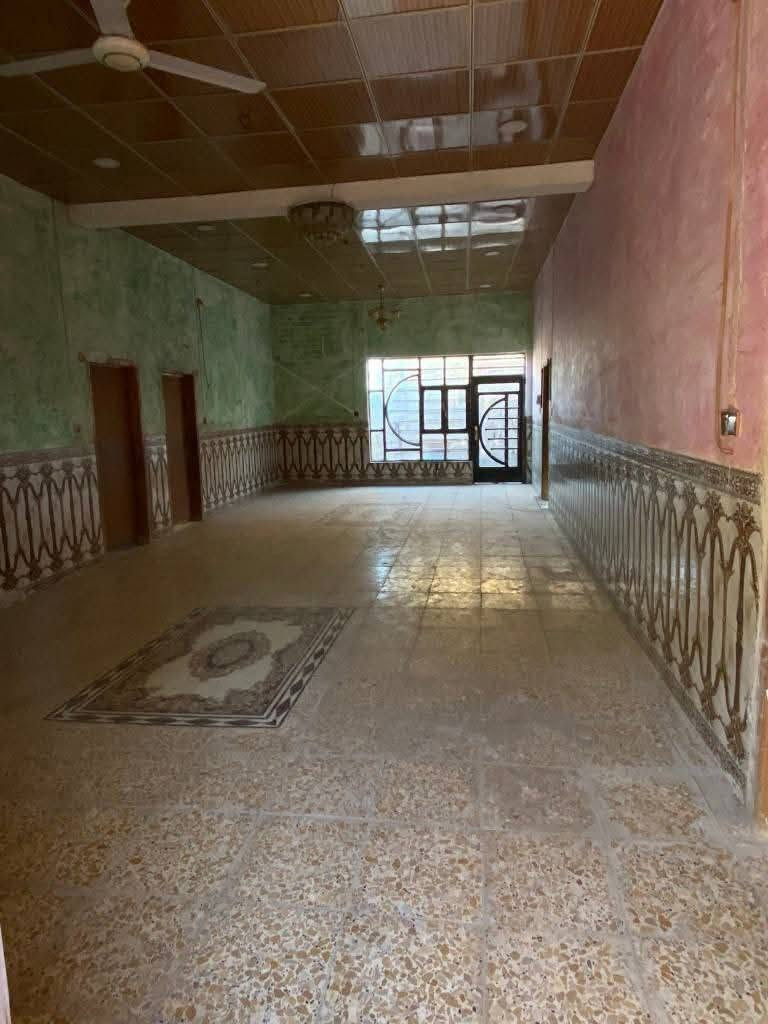 بيت اللبيع طابو  زراعي  300 متر  علوه الفحل قرب  متنزه جنات الكوفة شارع الزوار بالفرع الفرع يخرج على شارع الموز صب كونكريت بناء طابوق  بي محلات 2 غرفتين وصالة ومطبخ وصحيات عدد 2 طارمه جبيره  سيراميك وكاشي سند 25 مرقّم بلدية البيت فارغ  الاستفسار  ***********
