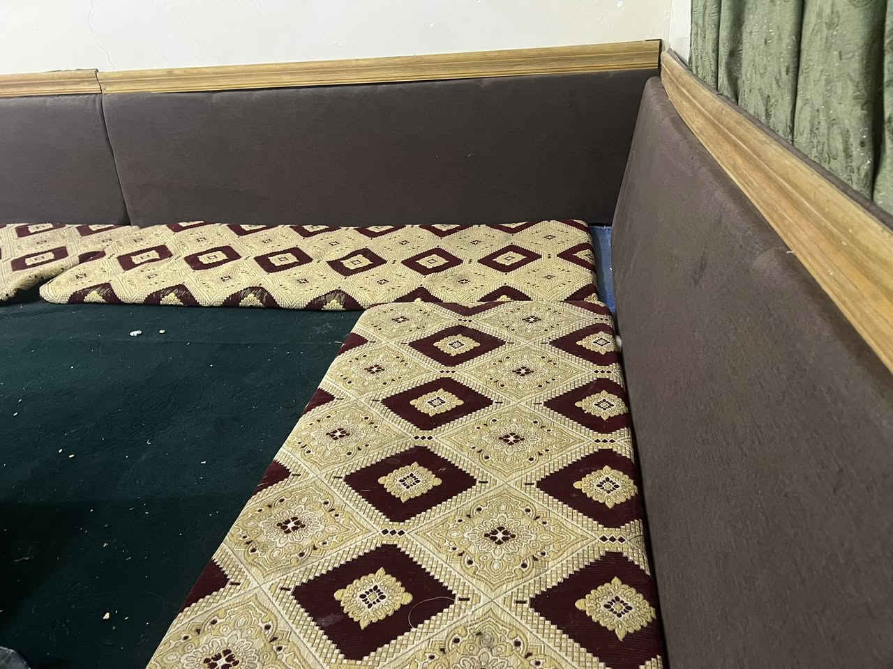 جلسه خشب عربيه للبيع 
جلسه عربيه  ضهر خشب معا مساند تجي القطعه الوحده مترين سبع قطع  جاهزه استخدام قليل 
الطول الكلي ١٤ متر  
السعر ٢٥٠ بي مجال بسيط 
العنون الناصريه مركز 
الاستفسار (***********)
