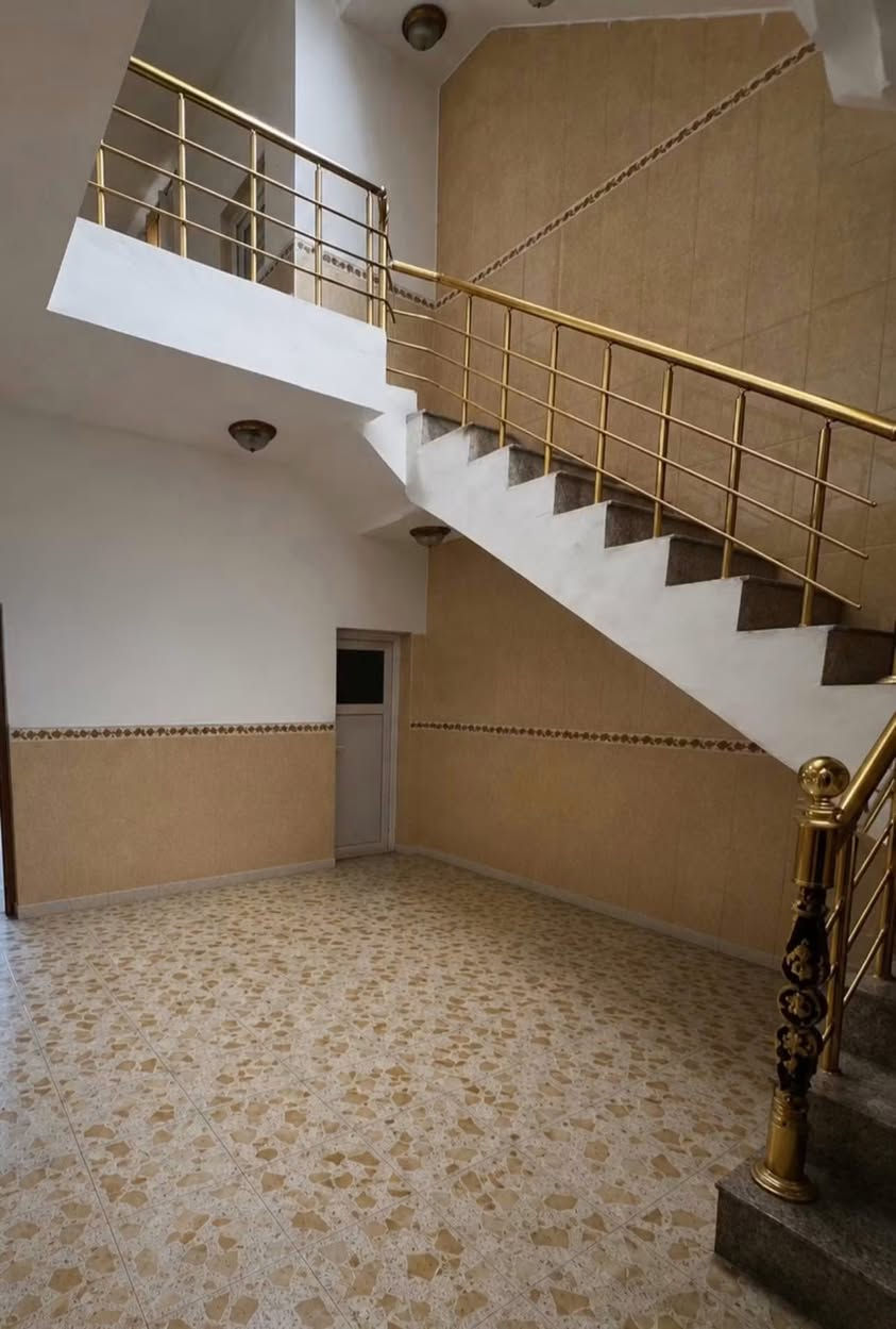 دار للبيع - حي العدالة

🔷المساحة: ١٠٠م² دار بتصميم عملي ومريح وبناء درجة اولى،

 🔶يحتوى على : ٣ غرف نوم ،استقبال  ، صالة مفتوحة ، ٣ دورات صحية،  مخزن من السندويج بنل ، الدار يباع جاهز للسكن 

♦️الموقع: حي العدالة شارع ١٥ موقع ممتاز مفتوح على شارع المستوصف وشارع الجنسية موقع هادئ ومناسب للعائلة

🔶السعر : الاتصال على الرقم ادناه ،

🔷للتواصل : *********** او واتساب لنفس الرقم ،

🔶 يرهم مراوس بمجمع الاميرات٢ مساحة٣٠٠ متر او اكثر 

♦️عقارات بمواقع متميزة سكنية وتجارية داخل الصفحة♦️

🔷بيع وشـراء العقارات في حي النداء ومنطقة R1 والنقابات🔷

🔶مـرتـكـز عـملـنا هو بـنـاء الـثقـة وتـرسـيـخ الـمـصداقية 🔶
