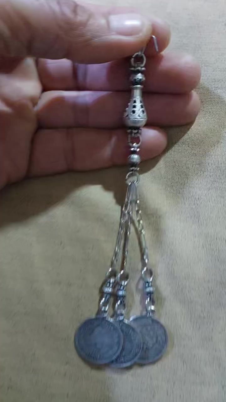 السلام عليكم.... وتقبل الله صيامكم وطاعاتكم.. 
كركوشة فضة انتيك وزن 18 غرام نظافة تاااامة السعر  85 الف اي استفسار عالخاص وبالخدمة


**إذا كنت صاحب هذا الإعلان وتريد حذفه لأي سبب، رجاءا أرسل رسالة إلى الدعم الفني**