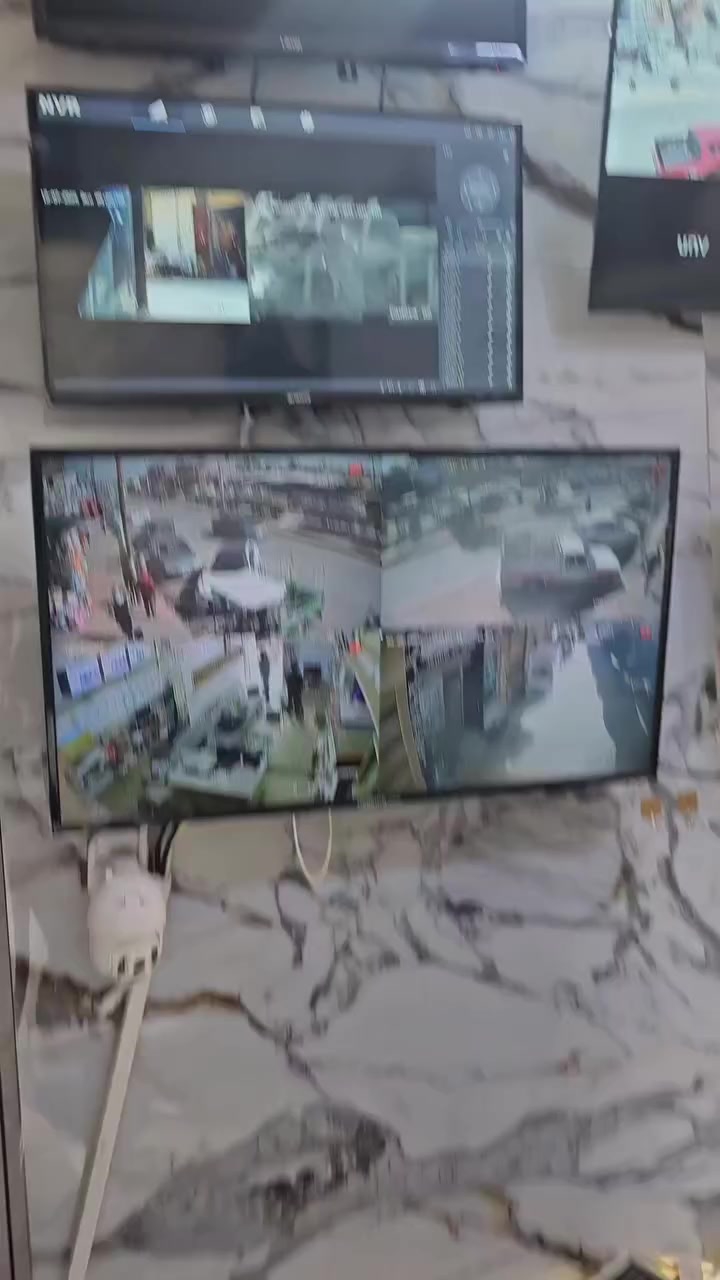 ناحية القيارة
مكتب احمد الهرير لبيع كامرات المراقبة..📸🎥
العنوان سوق القيارة ساحة الطحين مجمع النصر 
***********
