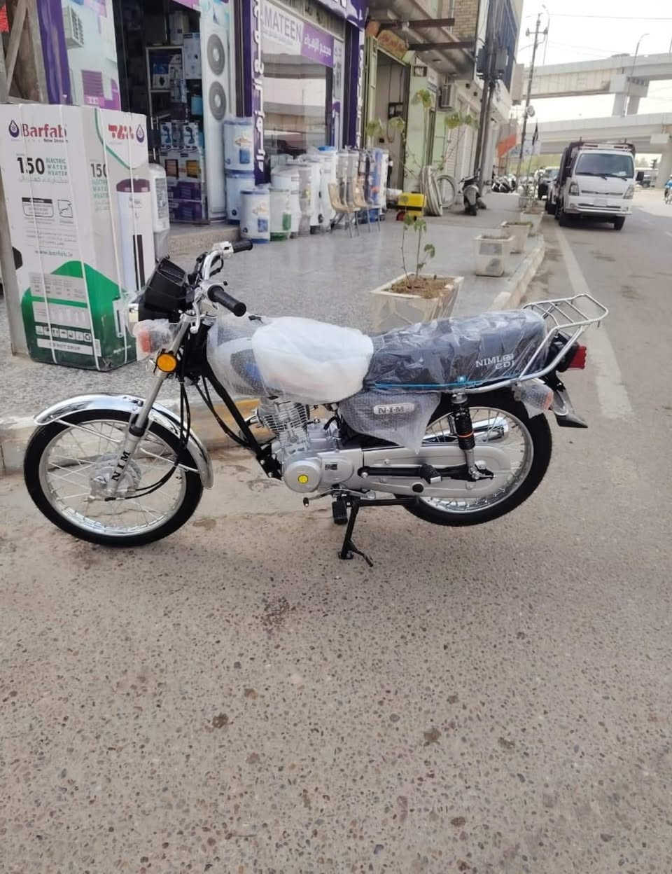 اربعة كير للبيع سكنر 27 صار 11 يوم من طالعة لون اسود جديدة بالكارتون 675 ومجال كلش بسيطط

*********** اتصال واتساب
