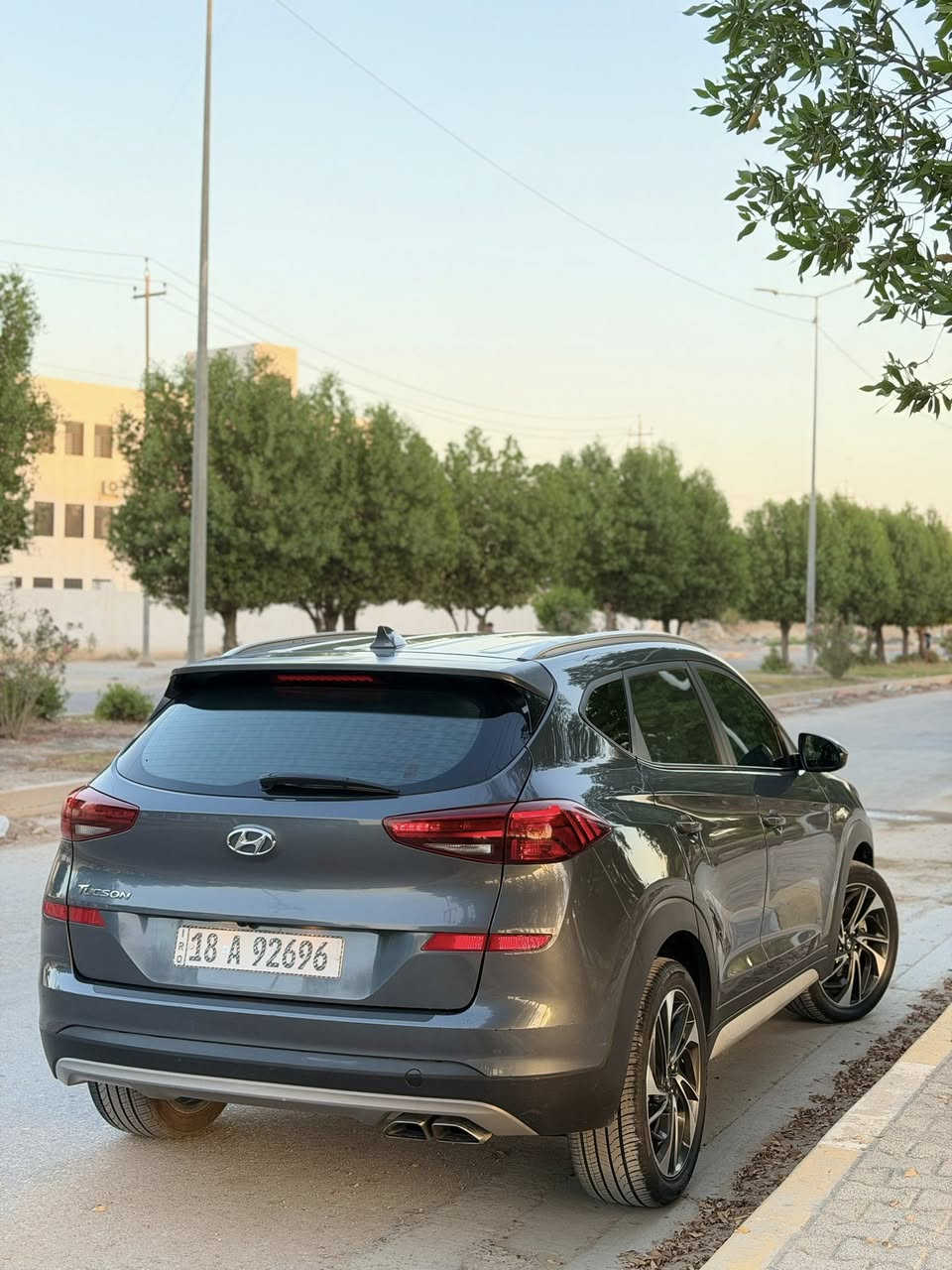 السلام عليكم
توسان  2019  SPORT
مواصفات:.
بصمه تشغيل ✅
بصمه ابواب دخول ذكي 👍🏻
شاشه حجم كبير ✅
رادار  امامي ✅
نقطه عمياء مري جانبي 🔴
تحديد مسار ⚠️
شاحن واير لس🔋
سايد بريك كهربائي✅
جنطه كهرباء شفط ⚡️
محرك 2400 👍🏻
وضعيات قياده ✅
كشنات كهرباء ⚡️
تبريد قطعتين ❄️
منفذ شحن usb خلفي 🔋
هيتر كشنات ♨️
اناره ترحيب عند الاقتراب💡
ويل كب سبورت حجم 18 ✅
لايتات لد امامي خلفي ✅
رقم المركبة: بابل -بأسمي رقم انكليزي ✅
حادث السياره: فقط بنيد مصبوغ 
سعره: 155 وبيه مجال قليل 💵
مكانه ~حله شارع 60 📍
للاستفسار~***********📞
