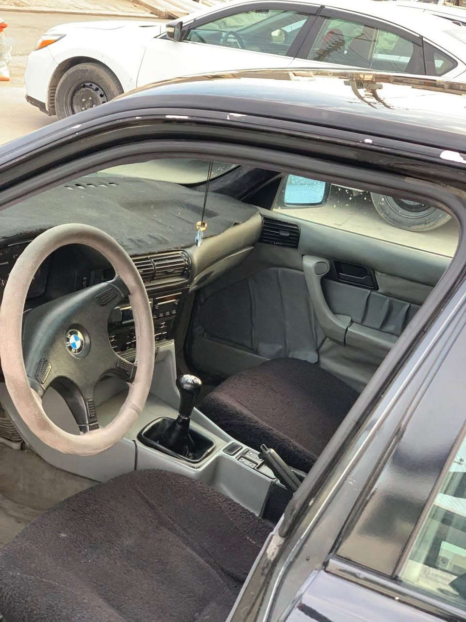 سلام و علیکم  bmw ١٩٩٠ گێڕ عادیە ٥٢٥ لای سەکنی لێدرانی هەیە بستەک ساردە کوتی لە سەقفی 
هەیەسەنەوی هەتا ٢٠٣٠ نوێیە
موشتەری تەلەفۆن بکە
سحری ٥٣ وەرەقە و مەجال

***********
*********** أربيل, العراق
