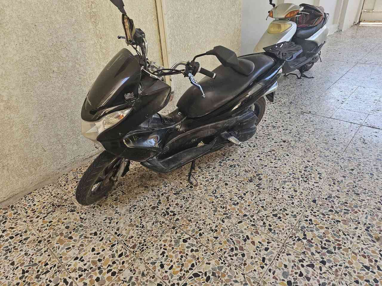 دراجه pcx للبيع جيل اول.
***********@
